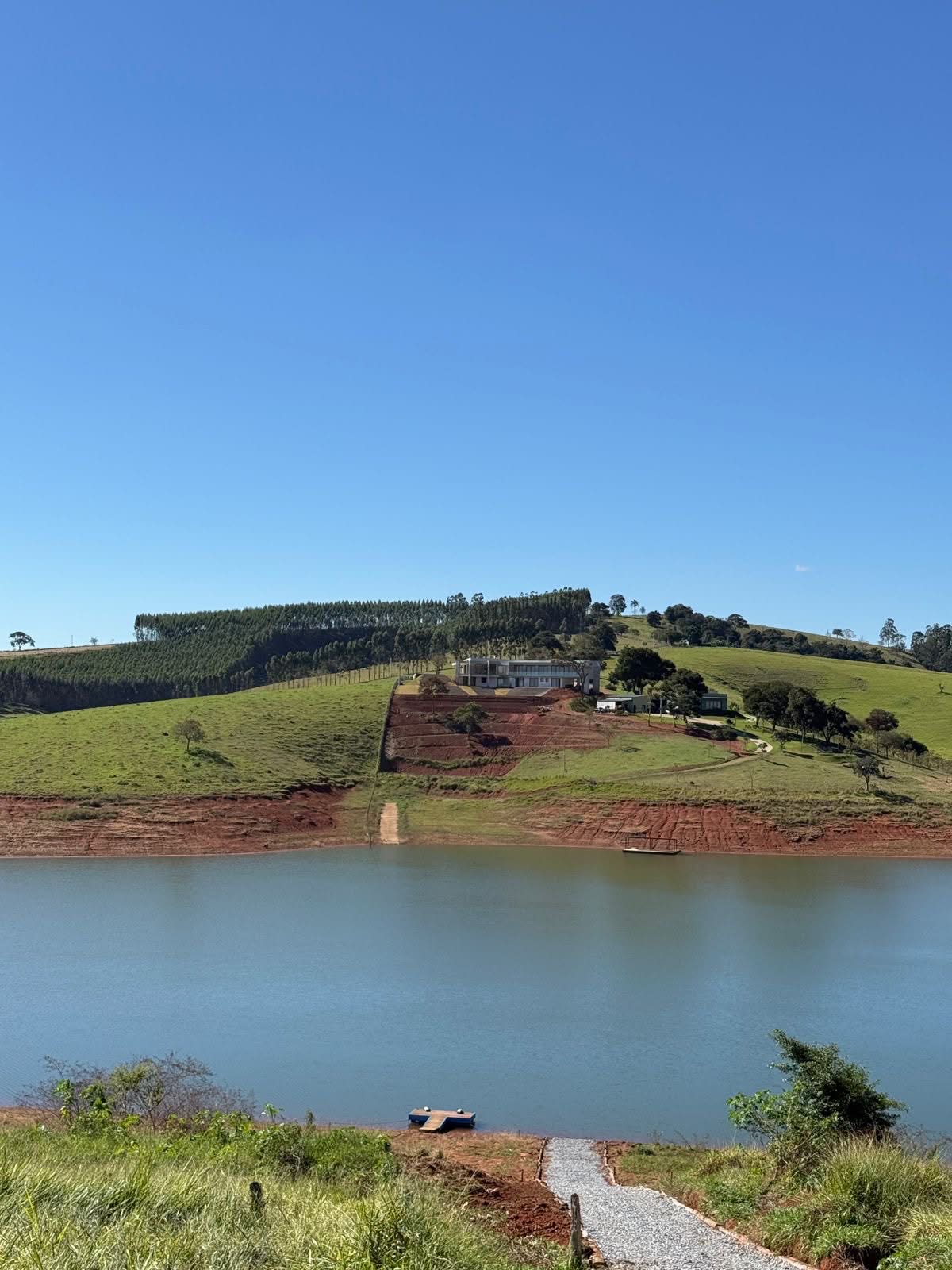 Lotes com acesso à represa