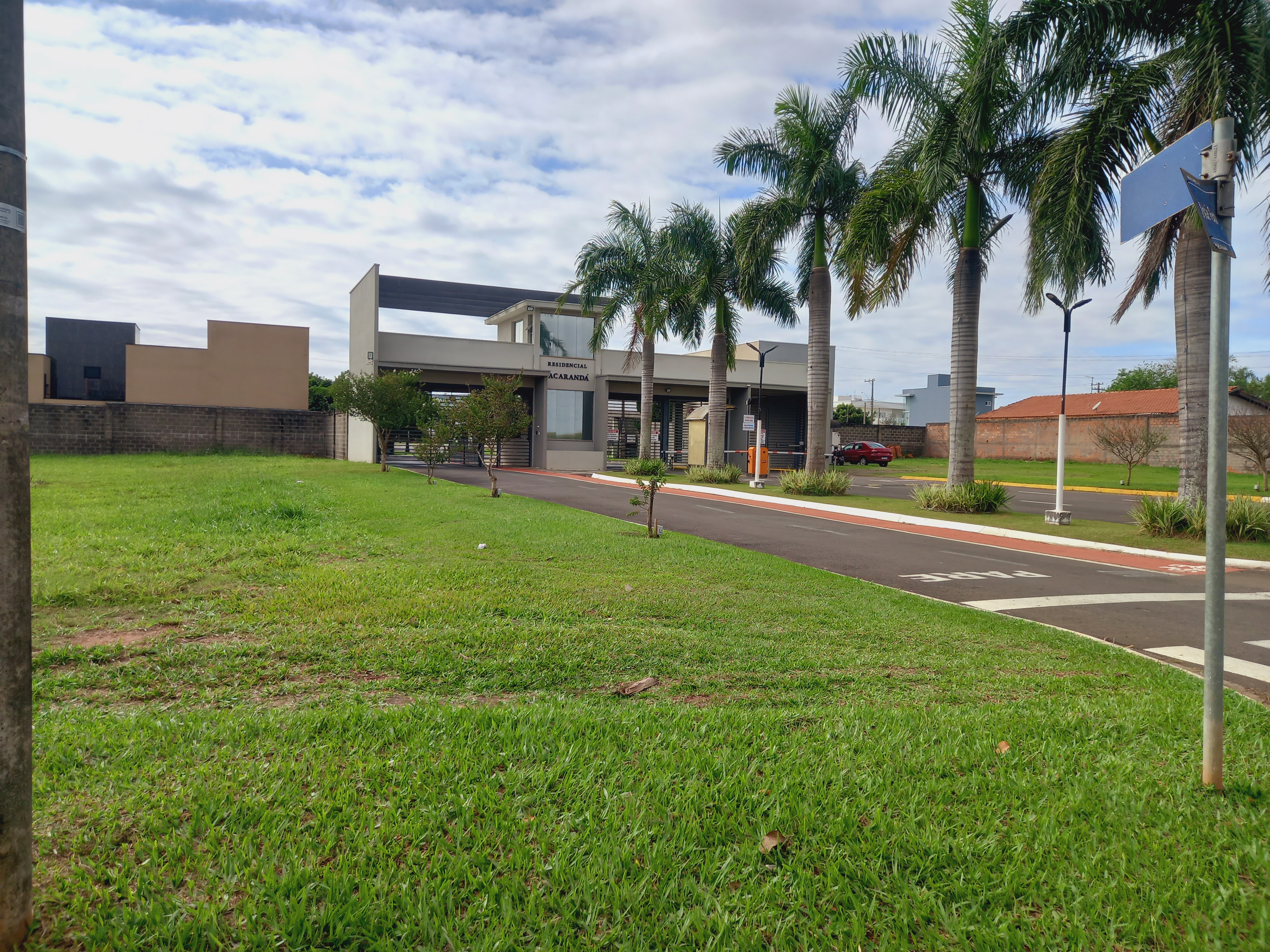 TERRENO EM RESIDENCIAL FECHADO