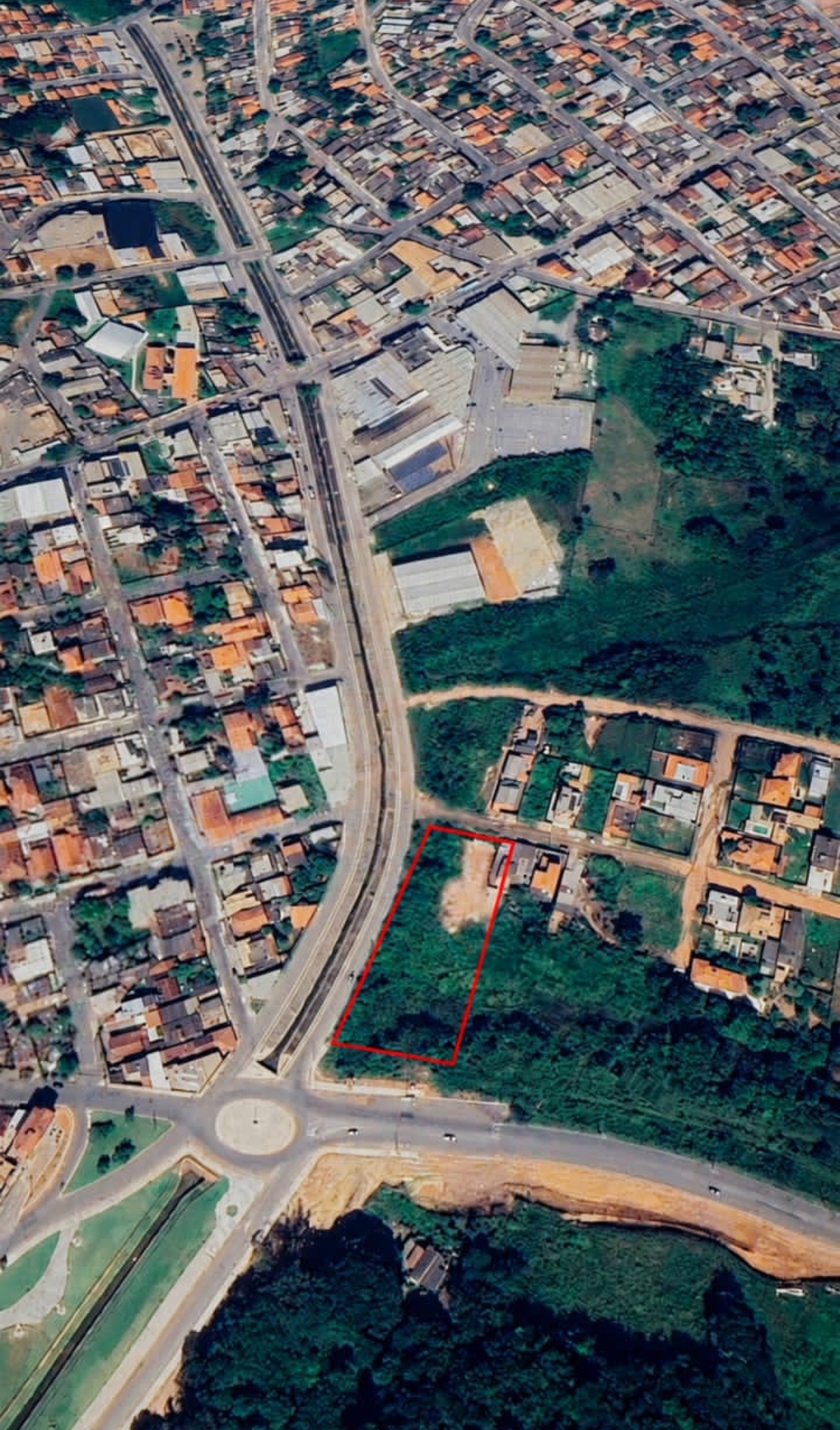 🏢 ÁREA COMERCIAL À VENDA – CENTRO DE IGARAPÉ/MG