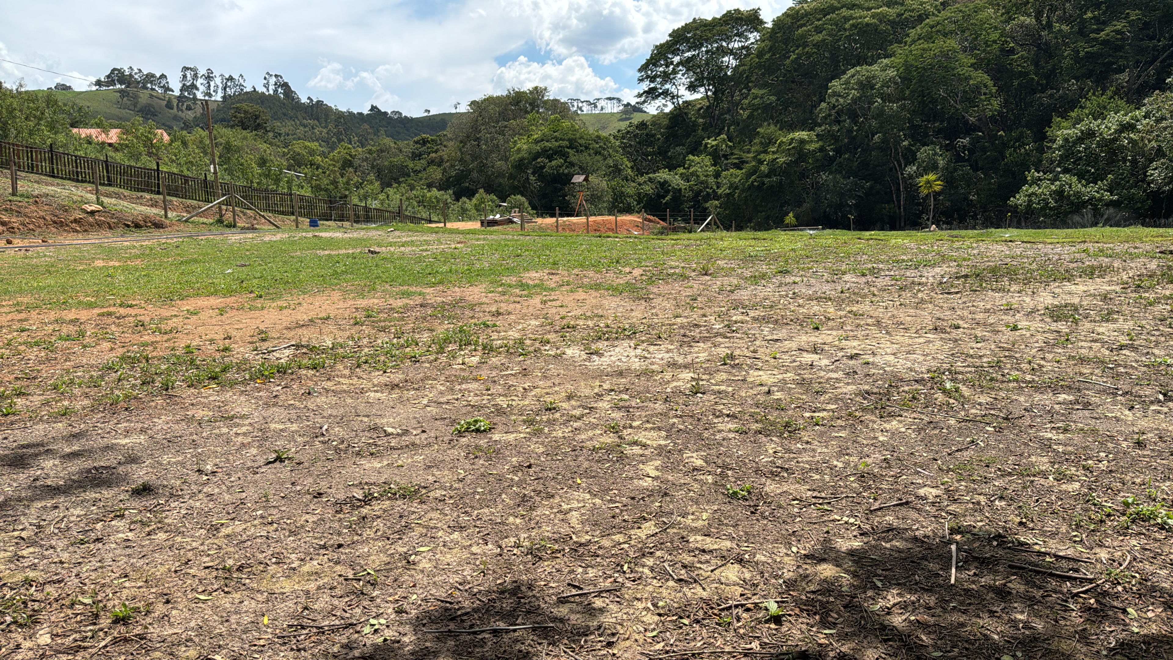 Terreno com lago, água e luz