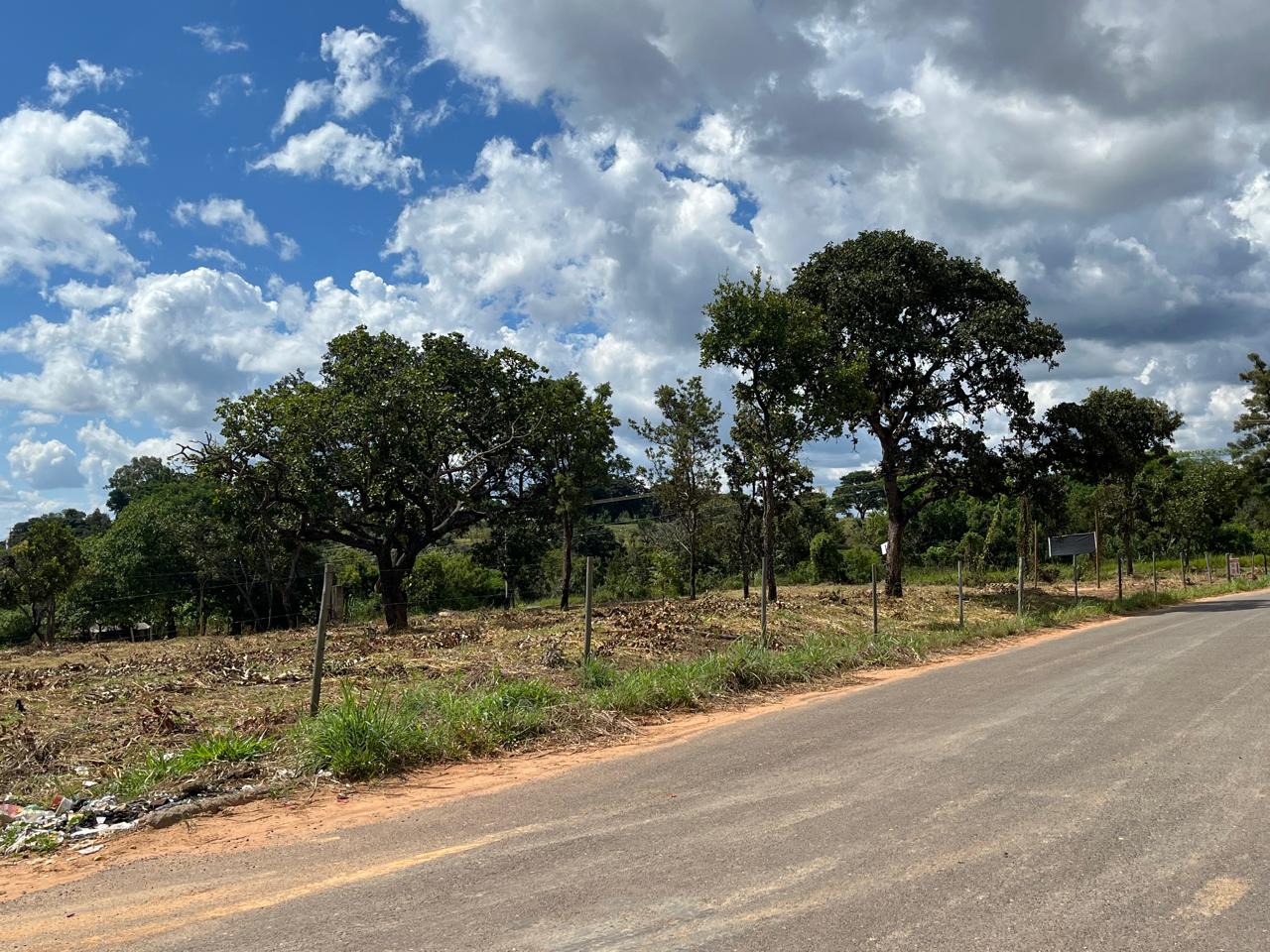 Excelente terreno comercial / industrial com 5.061 m2 na beira da BR 040 em Três Marias-MG